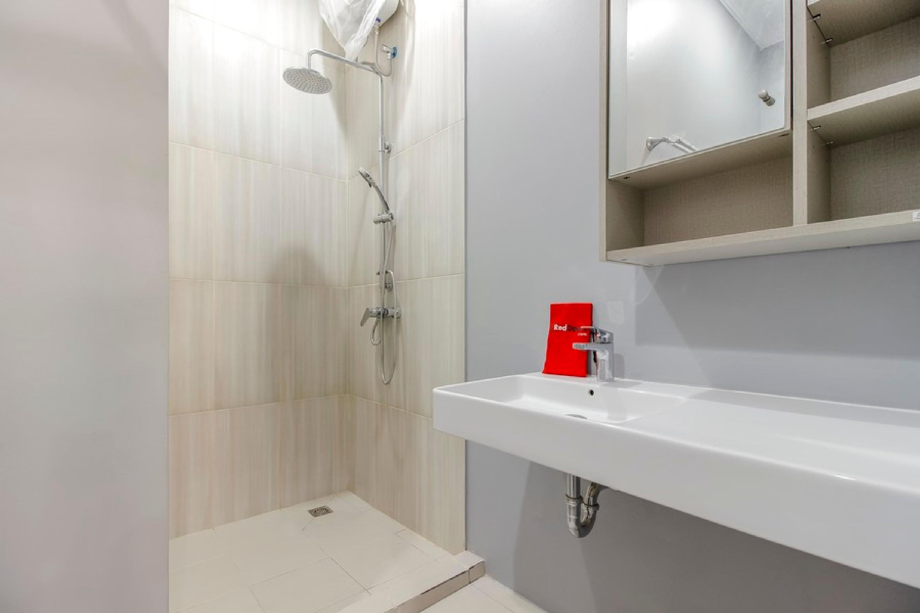 Reddoorz Plus @ Kwitang 2 Джакарта Экстерьер фото